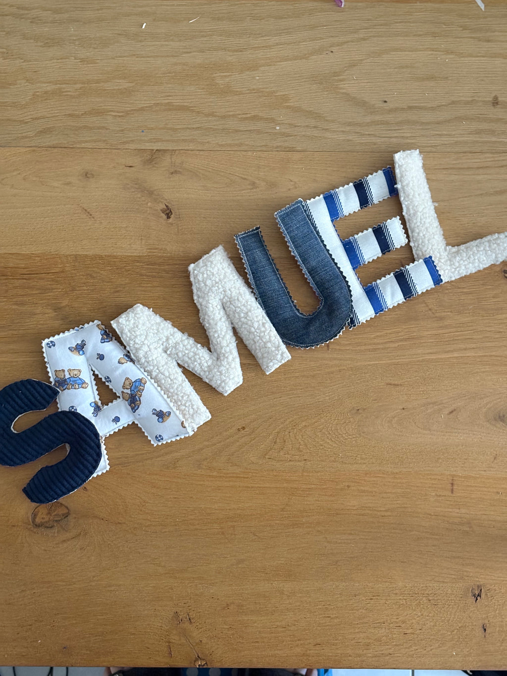 Prénoms en tissus sur mesure